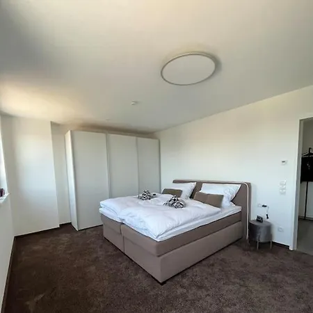 Sonnige Mit Schoener Aussicht In Apartament