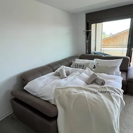 Sonnige Mit Schoener Aussicht In *