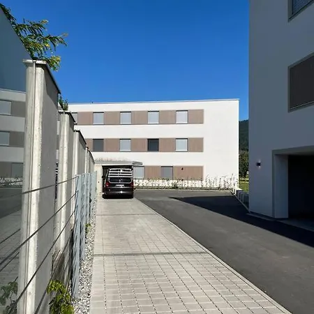 Sonnige Mit Schoener Aussicht In *